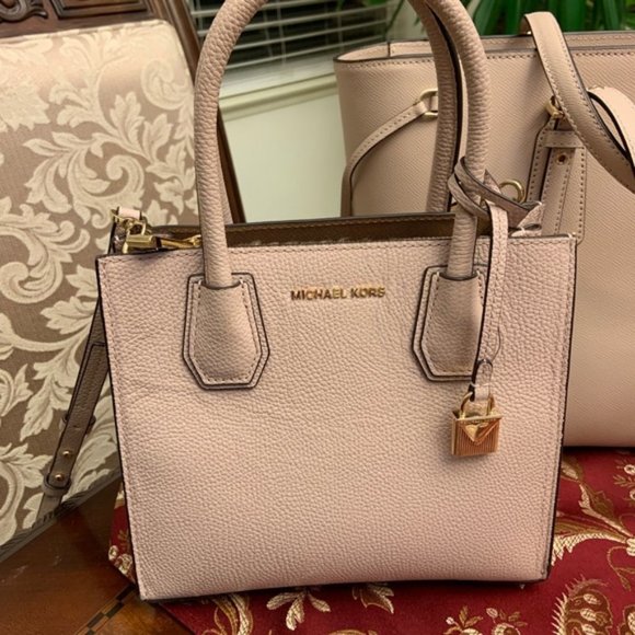 HOST PICK!!😍 Michael Kors Pink pebble Mercer bag - Picture 1 of 4